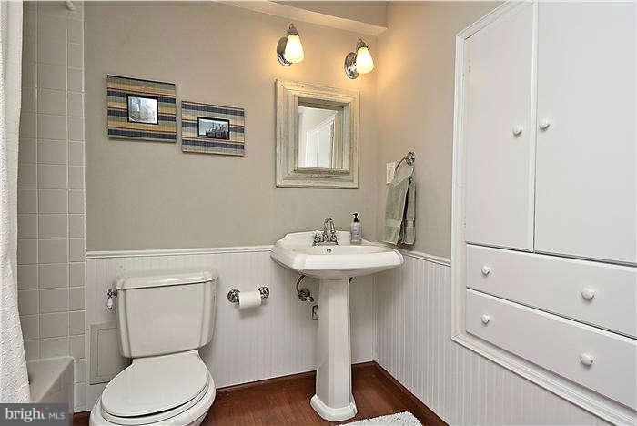 11610 Springhouse Place Reston, VA 20194 - Photo 26 of 30 Bath