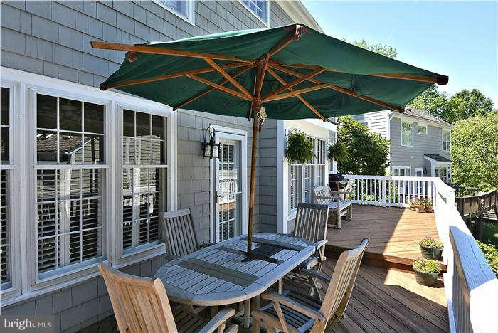 11610 Springhouse Place Reston, VA 20194 - Photo 27 of 30 Exterior (Rear)