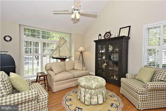 11610 Springhouse Place Reston, VA 20194 - Photo 5 of 30 Living Room