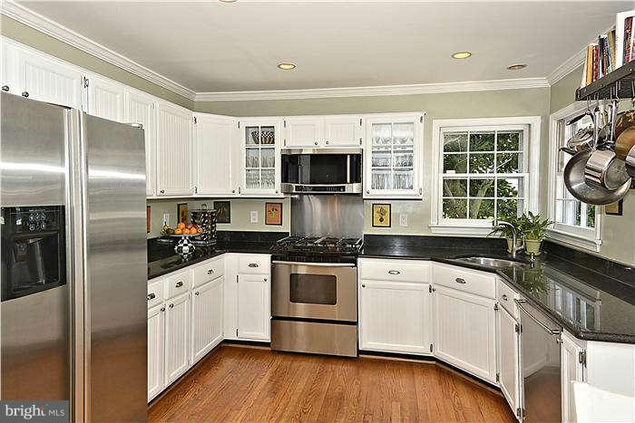 11610 Springhouse Place Reston, VA 20194 - Photo 8 of 30 Kitchen