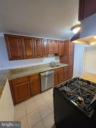 $1,700 | 4600 Duke Street, Unit 507, Alexandria, VA 22304