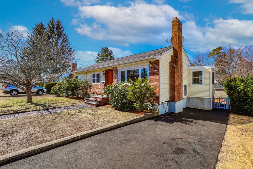 43 Pleasantdale Road Boston, MA 02132 - Photo 1 of 1 Gallery Image 1
