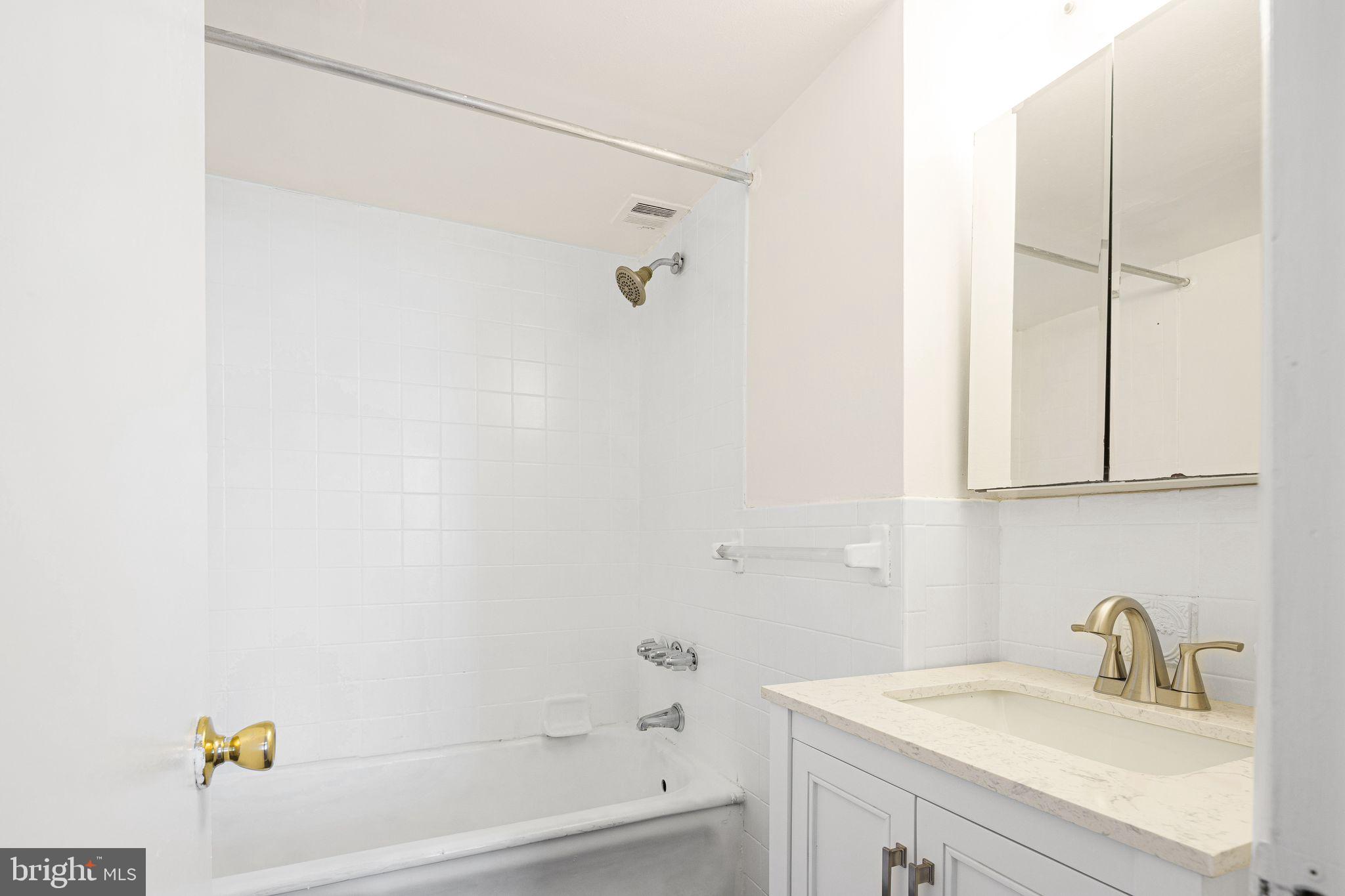 2135 Walnut Street, Unit 1103 Philadelphia, PA 19103 - Photo 15 of 18 a bathroom with a sink and a bathtub