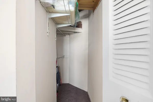 a view of entryway with shower