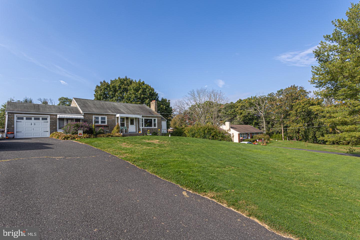 654 County Line Road Telford, PA 18969 - Photo 3 of 35