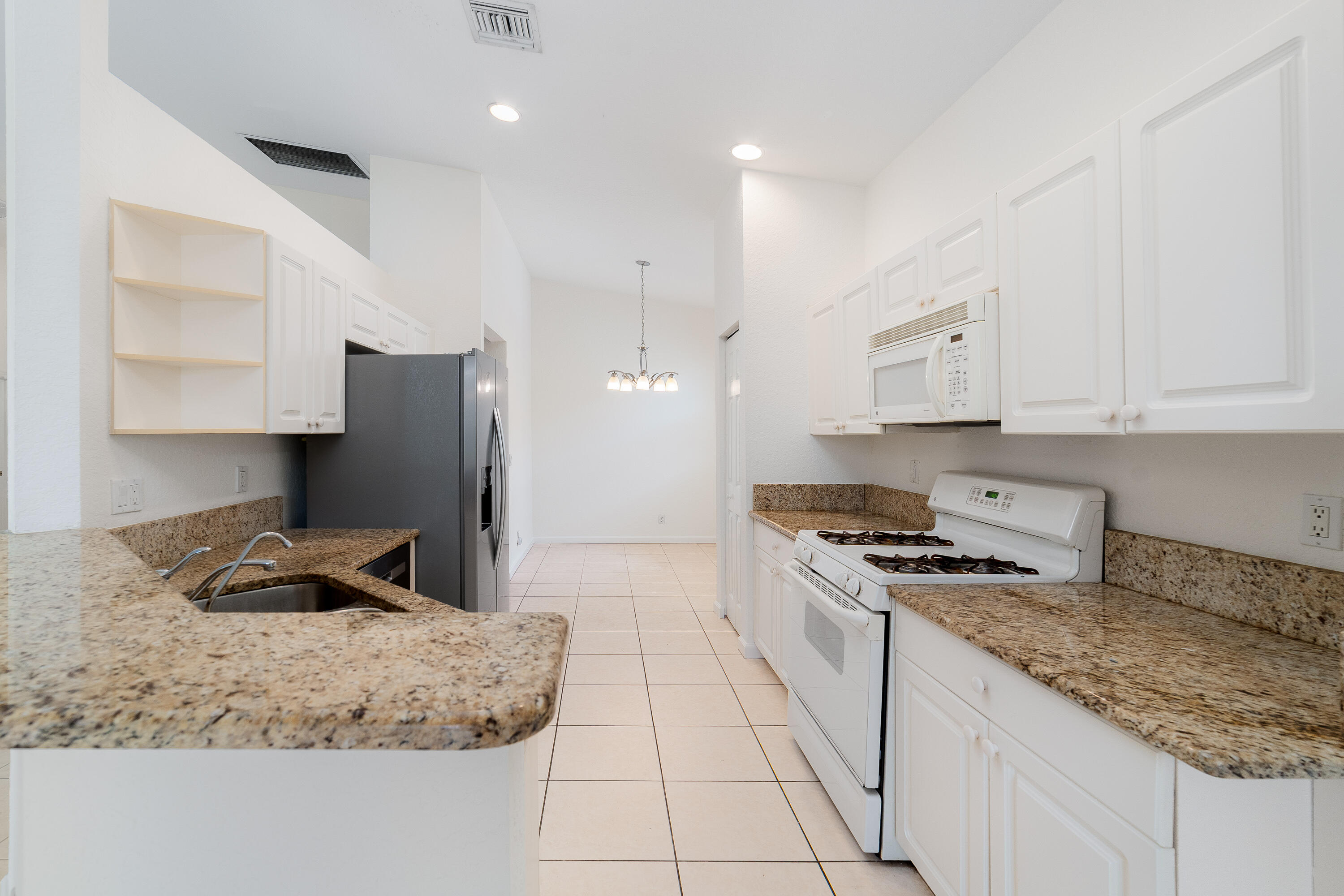 352 Springview Loop Port St. Lucie, FL 34986 - Photo 10 of 51 DSC01215