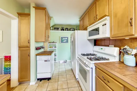 $399,000 | 834 Carpenter Avenue, Oak Park, IL 60304