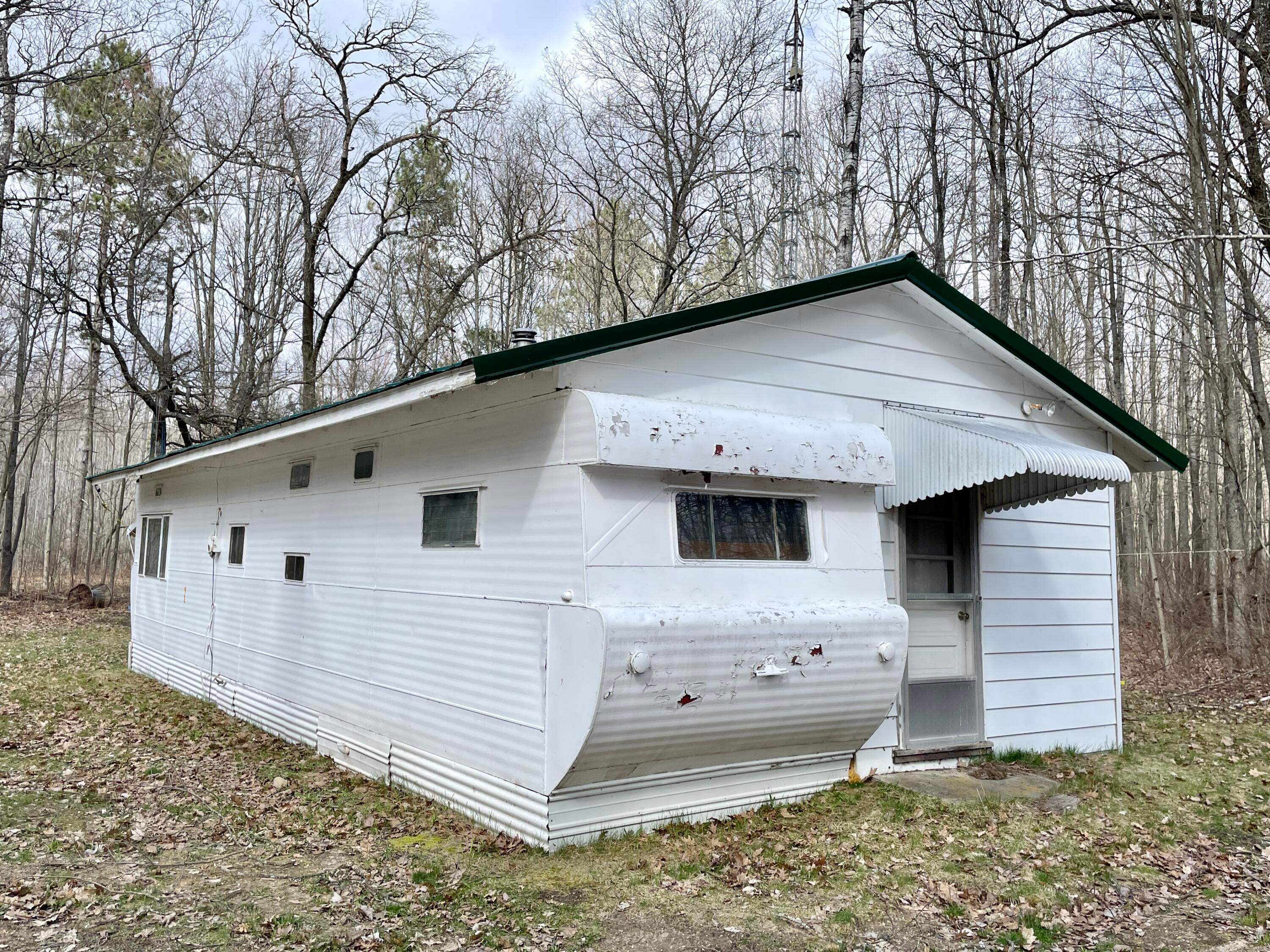 4224 Town Line Road Lewiston, MI 49756 - Photo 4 of 28 Gallery Image 4