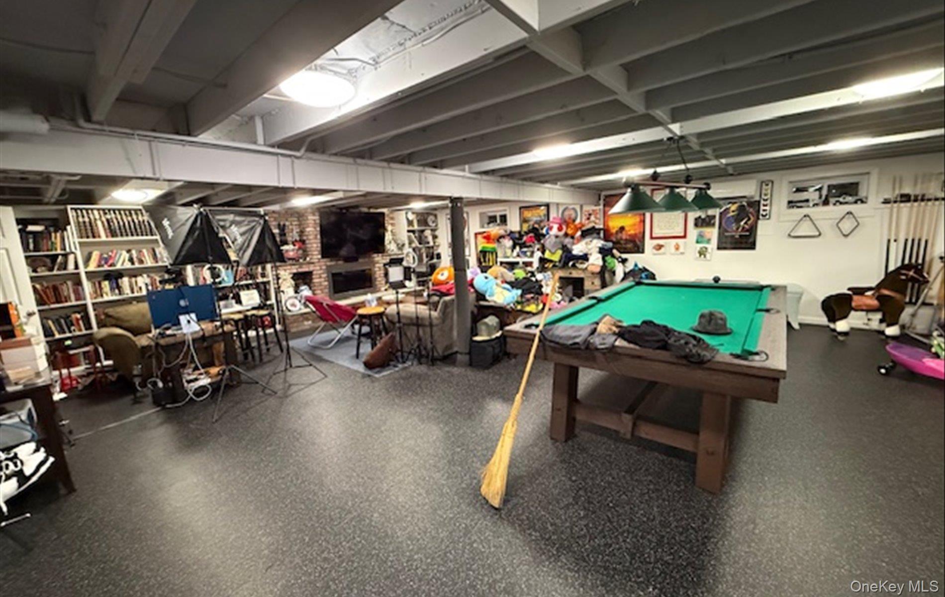 15 Tiber Road Syosset, NY 11791 - Photo 30 of 50