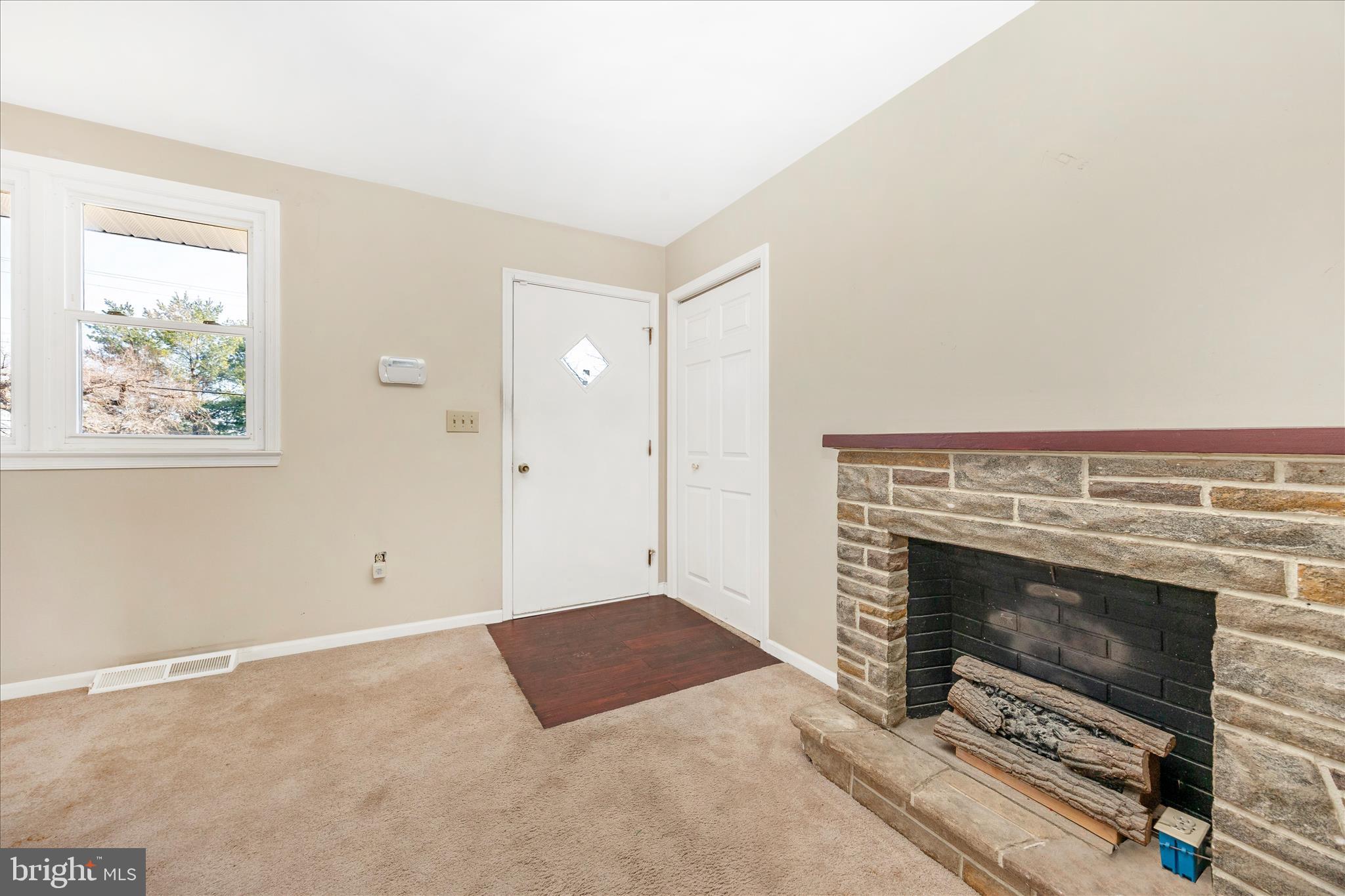 13140 Triadelphia Road Ellicott City, MD 21042 - Photo 4 of 51 Foyer