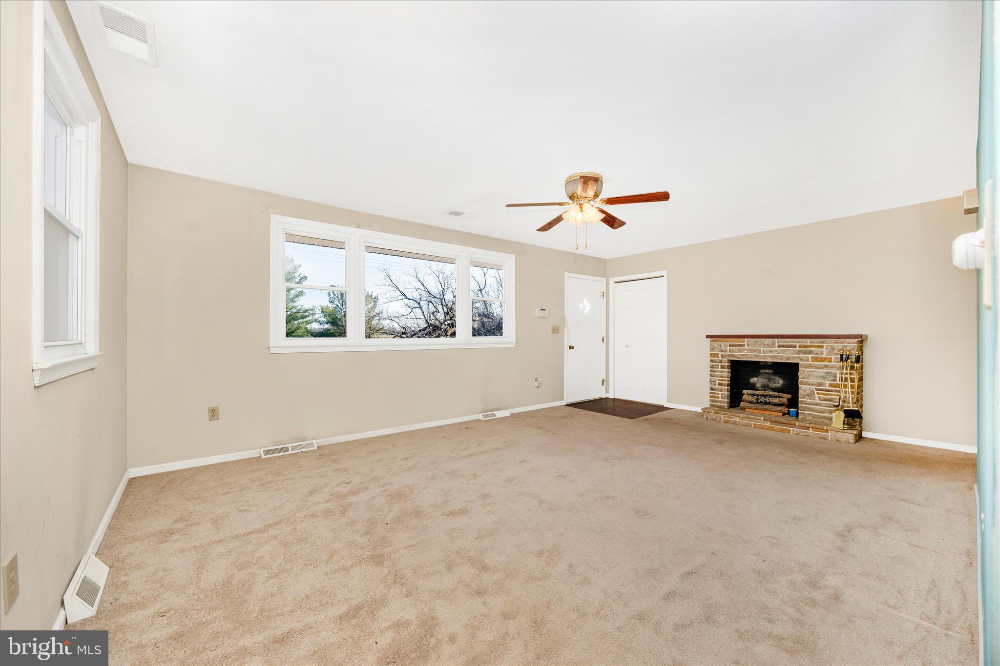 13140 Triadelphia Road Ellicott City, MD 21042 - Photo 9 of 51 Living Room