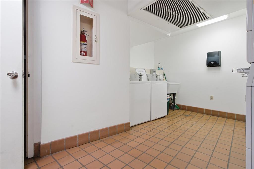 1150 Bower Hill Road, Unit 901A Pittsburgh, PA 15243 - Photo 26 of 41 Laundry