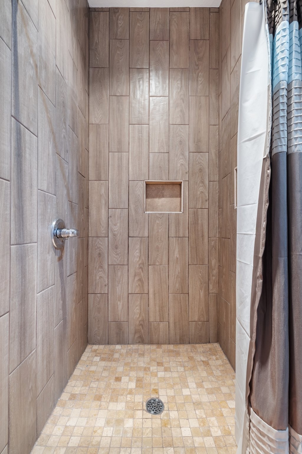 4785 Pulliam-Hardaway Road Springfield, TN 37172 - Photo 33 of 67 a view of a bathroom