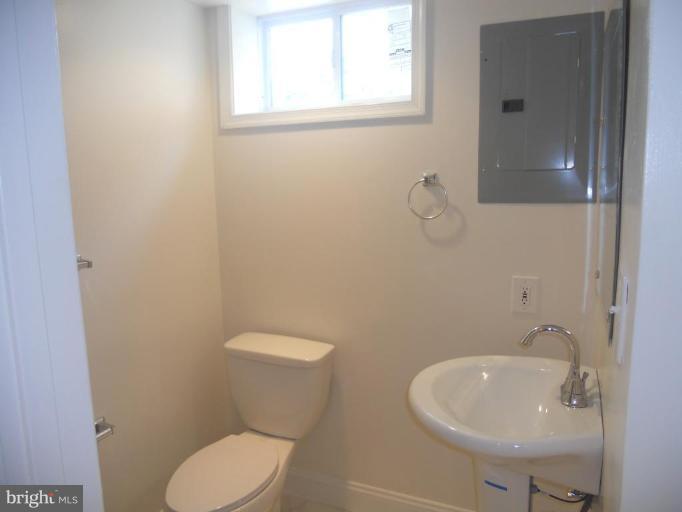 1076 Ruatan Street Silver Spring, MD 20903 - Photo 19 of 20 Bath #3