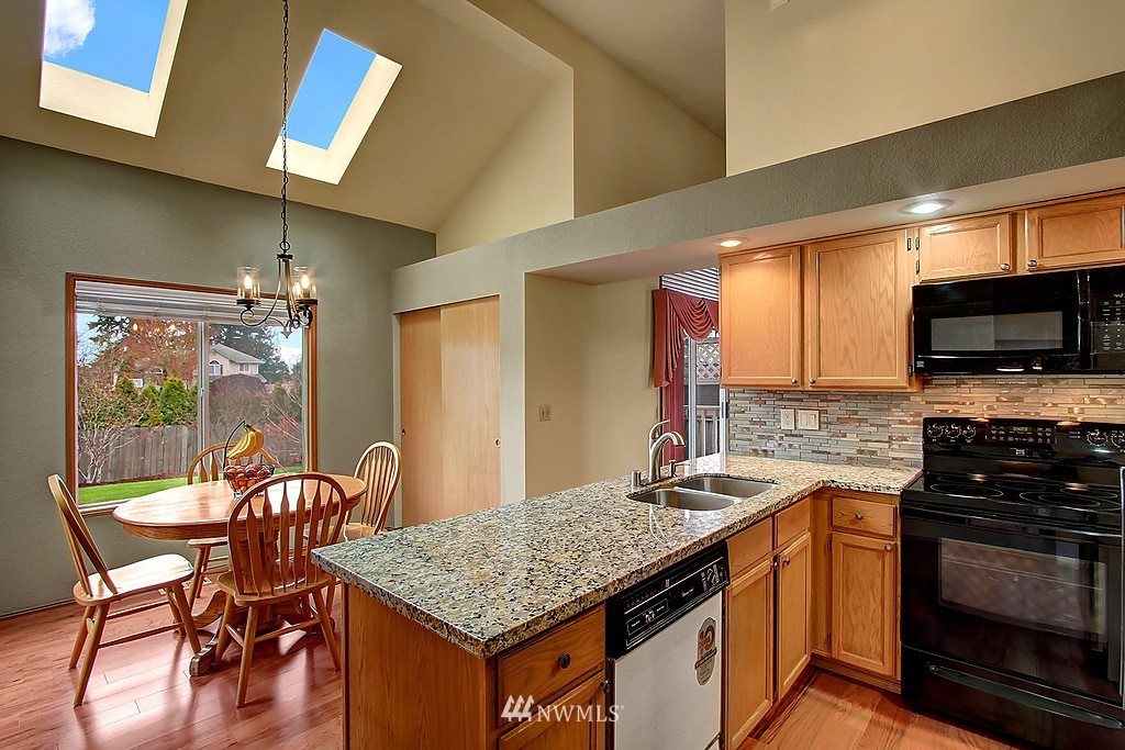 901 234th Street Southeast Bothell, WA 98021 - Photo 8 of 19