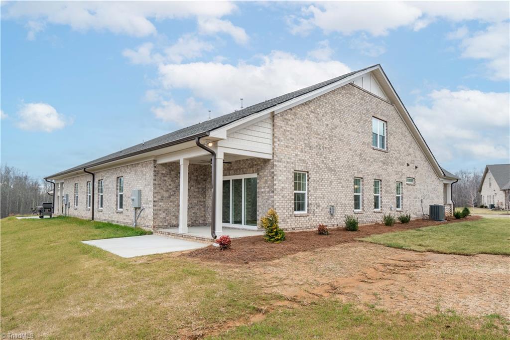 2045 Welden Ridge Road Kernersville, NC 27284 - Photo 5 of 50 Gallery Image 5
