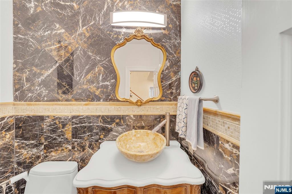 9 Cameron Road Saddle River, NJ 07458 - Photo 8 of 34