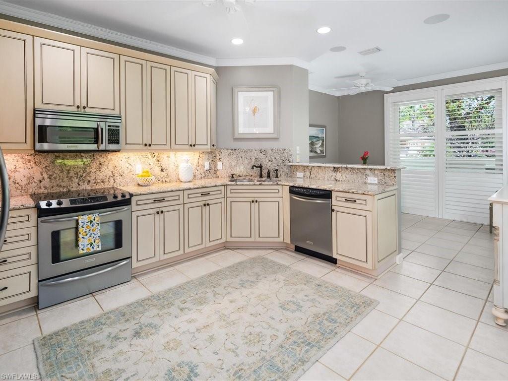 911 Turtle Court, Unit 1313 Naples, FL 34108 - Photo 10 of 26 Gallery Image 10