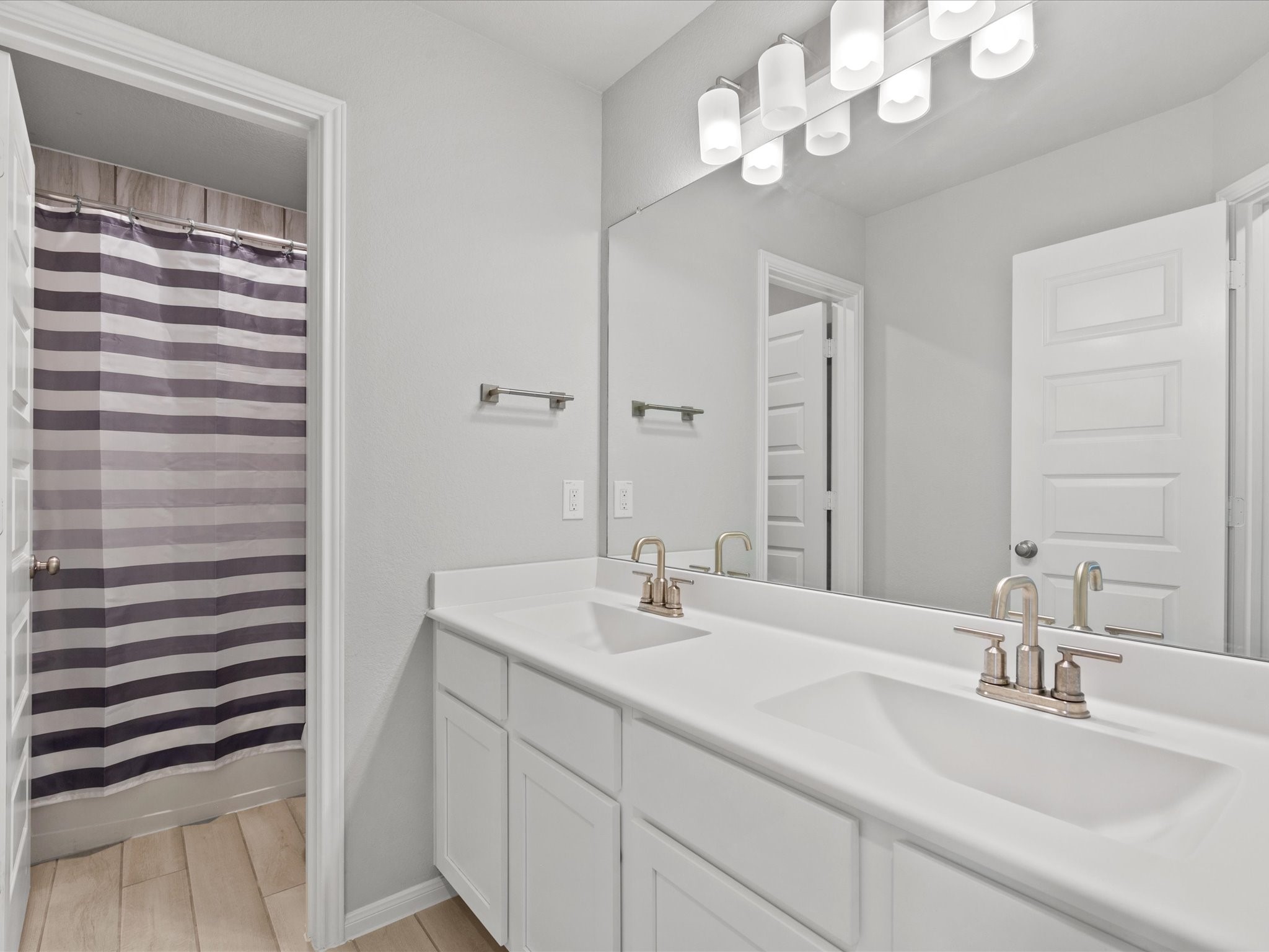 262 Peninsula Point Drive Montgomery, TX 77356 - Photo 24 of 45 a bathroom with a sink a mirror and a shower