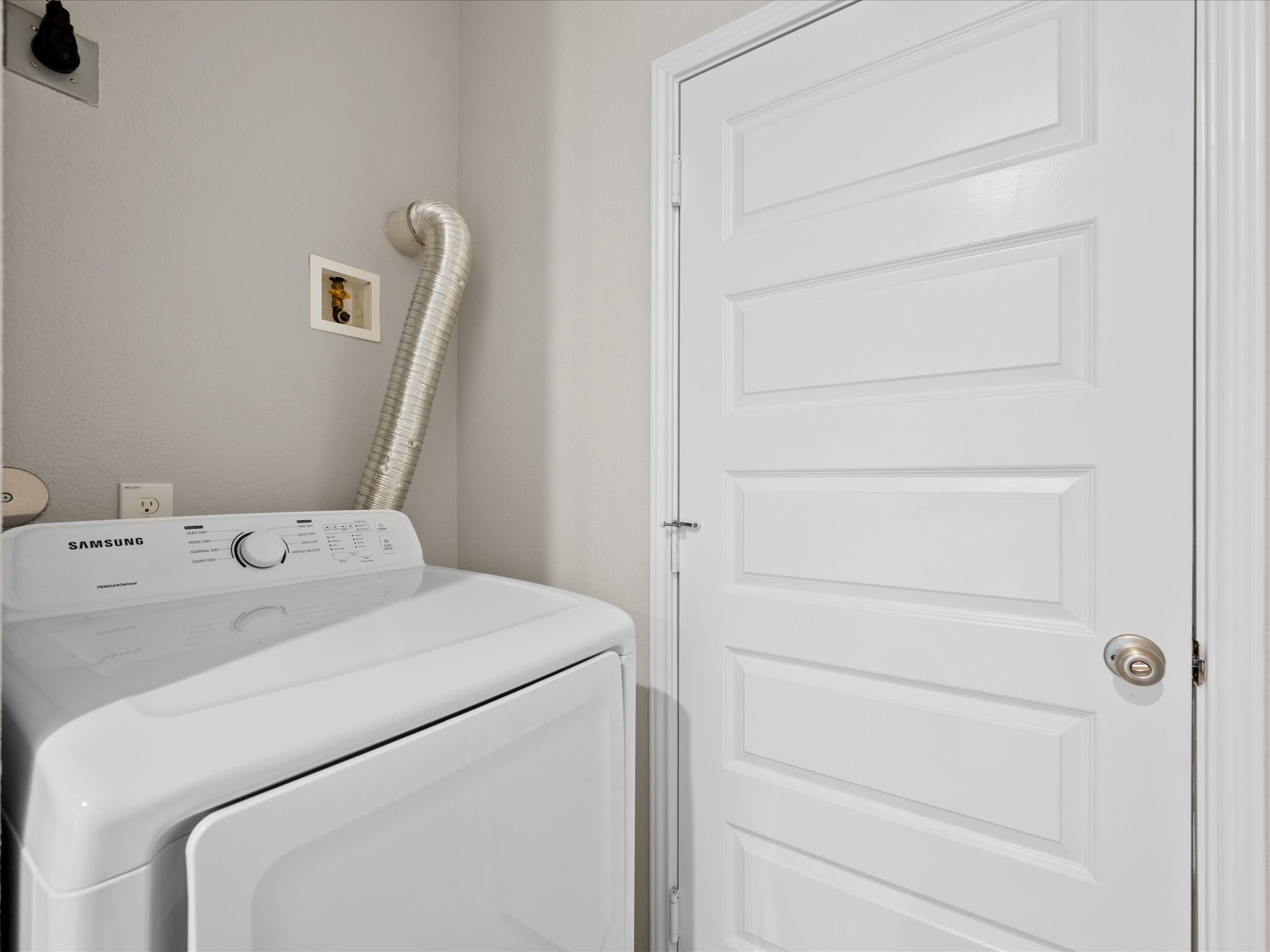 262 Peninsula Point Drive Montgomery, TX 77356 - Photo 35 of 45 a utility room with dryer and washer