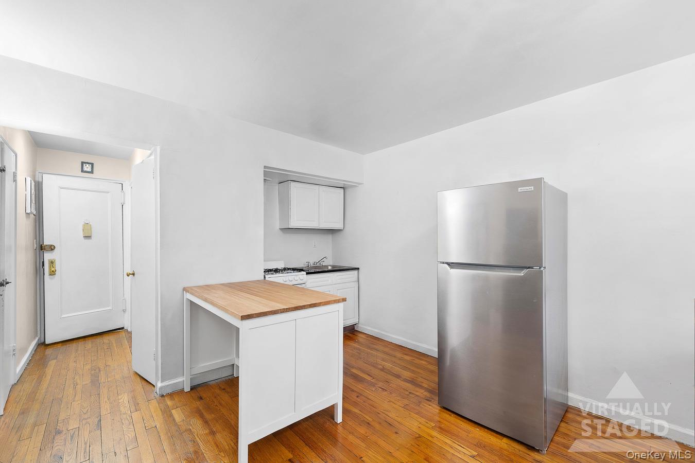 15 Canterbury Road, Unit C11 Great Neck, NY 11021 - Photo 8 of 12