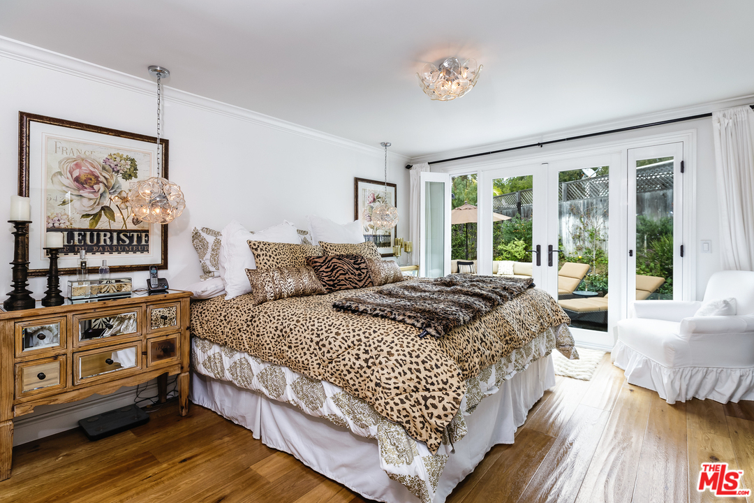 248 Paradise Cove Road Malibu, CA 90265 - Photo 17 of 35 a bedroom with a large bed and a window