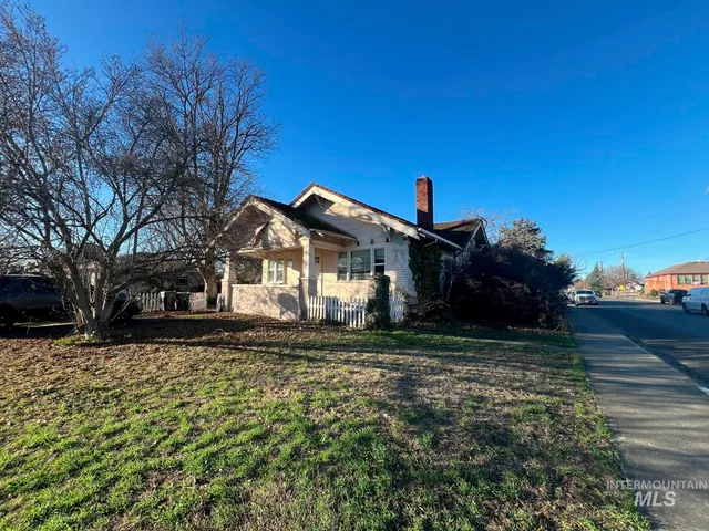 $300,000 | 1002 9th Street, Clarkston, WA 99403