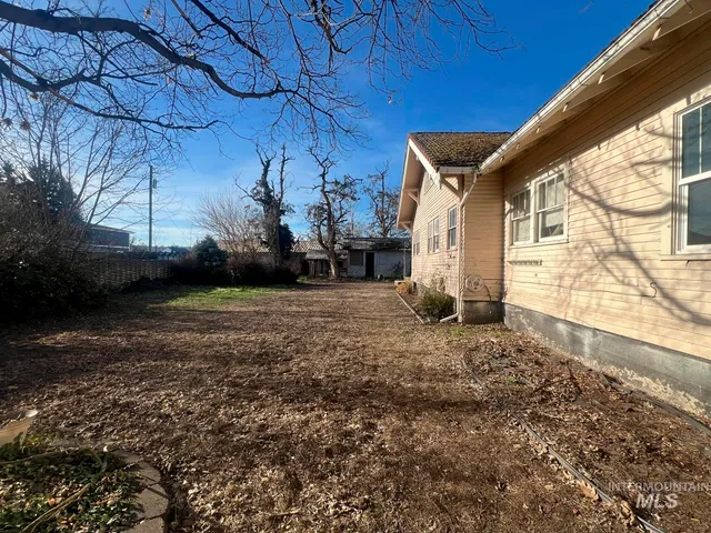 $300,000 | 1002 9th Street, Clarkston, WA 99403