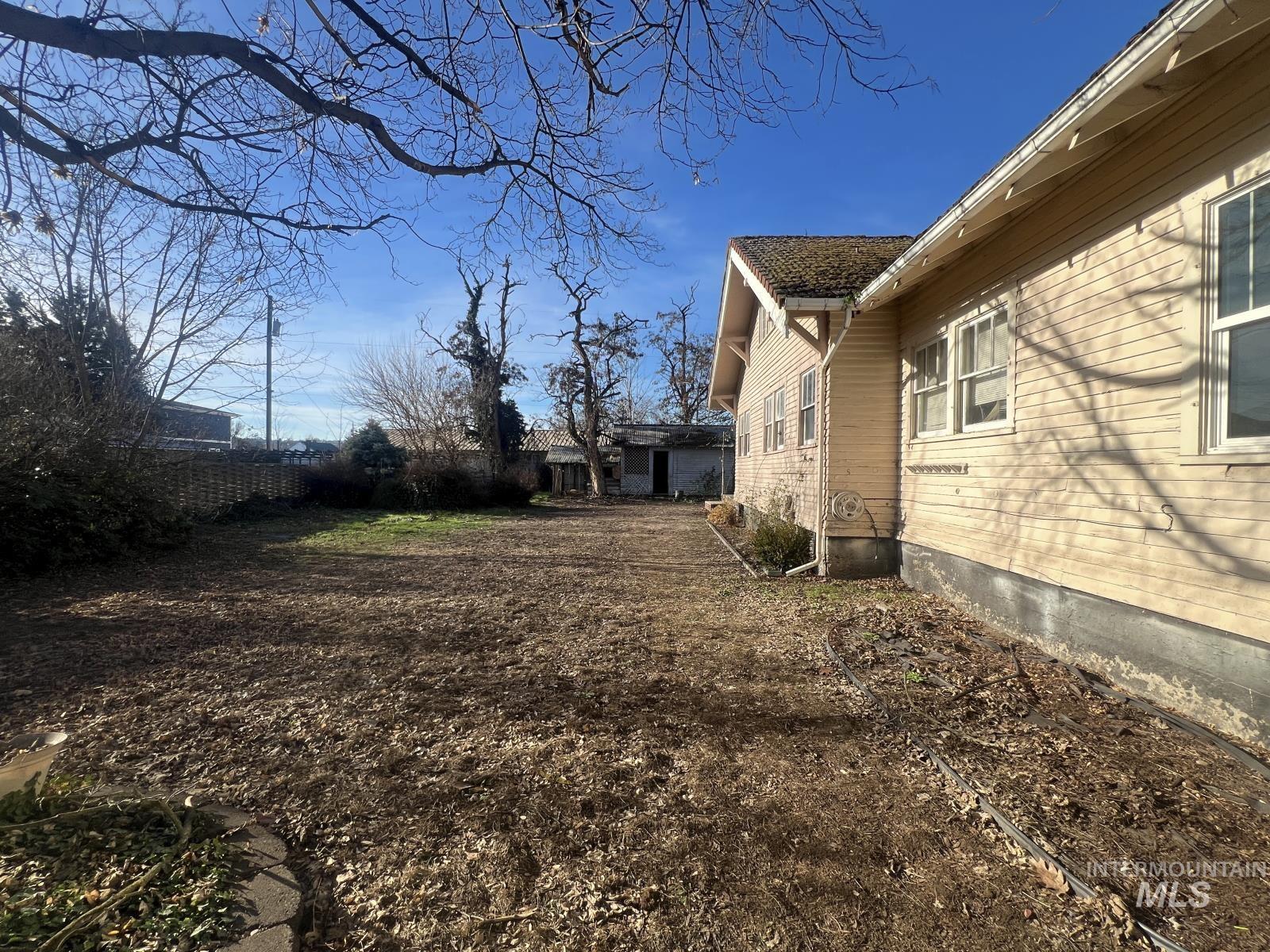 1002 9th Street Clarkston, WA 99403 - Photo 18 of 19 View of yard