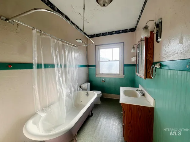 $300,000 | 1002 9th Street, Clarkston, WA 99403