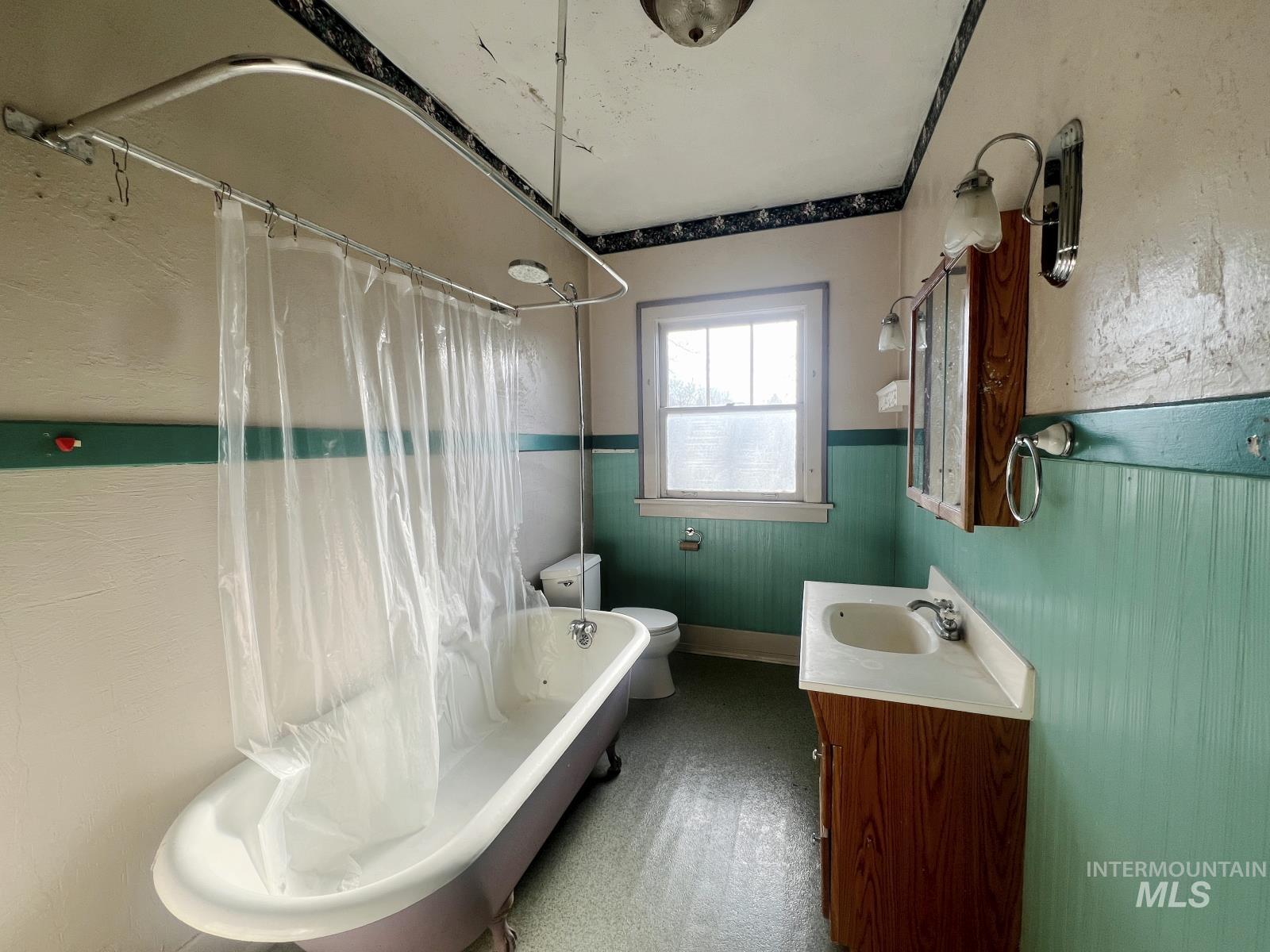 1002 9th Street Clarkston, WA 99403 - Photo 10 of 19 Full bath featuring a wainscoted wall, vanity, and shower / bath combination with curtain