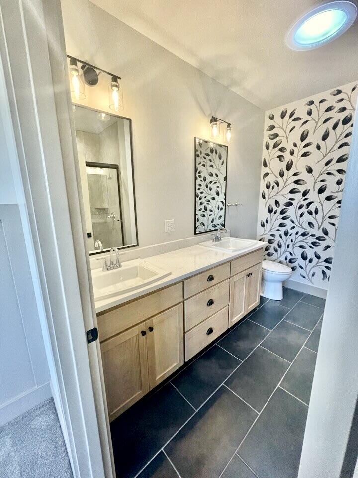 371 Randy Street Ashland, OR 97520 - Photo 17 of 35 Primary Bathroom