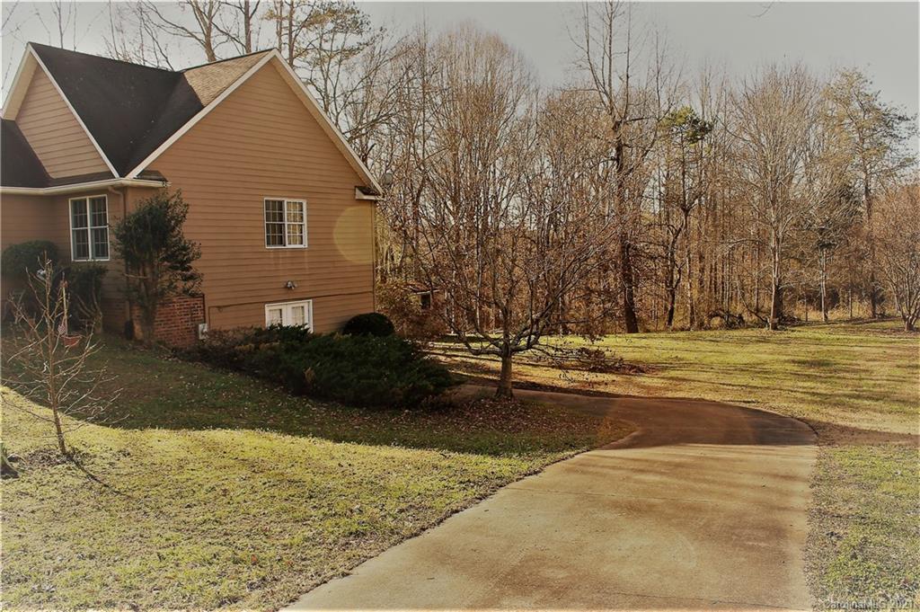 392 General Griffith Circle Rutherfordton, NC 28139 - Photo 2 of 23