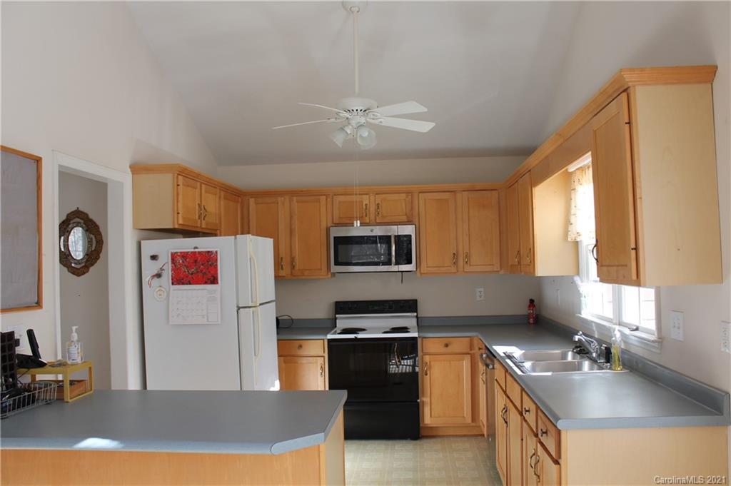 392 General Griffith Circle Rutherfordton, NC 28139 - Photo 4 of 23
