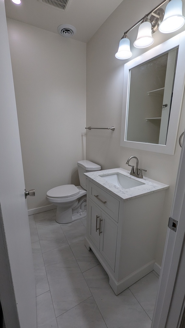 2834 West Fletcher Street, Unit 2R Chicago, IL 60618 - Photo 8 of 12