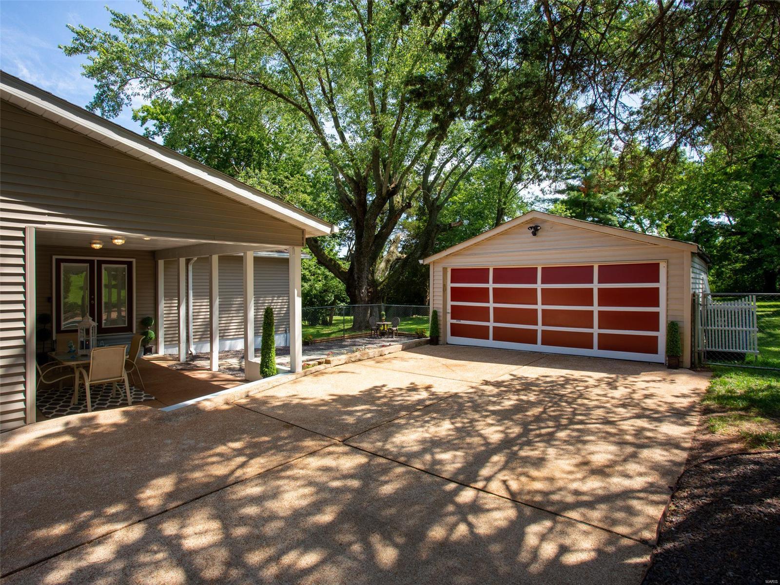 319 Summit Road Fenton, MO 63026 - Photo 6 of 56 Gallery Image 6