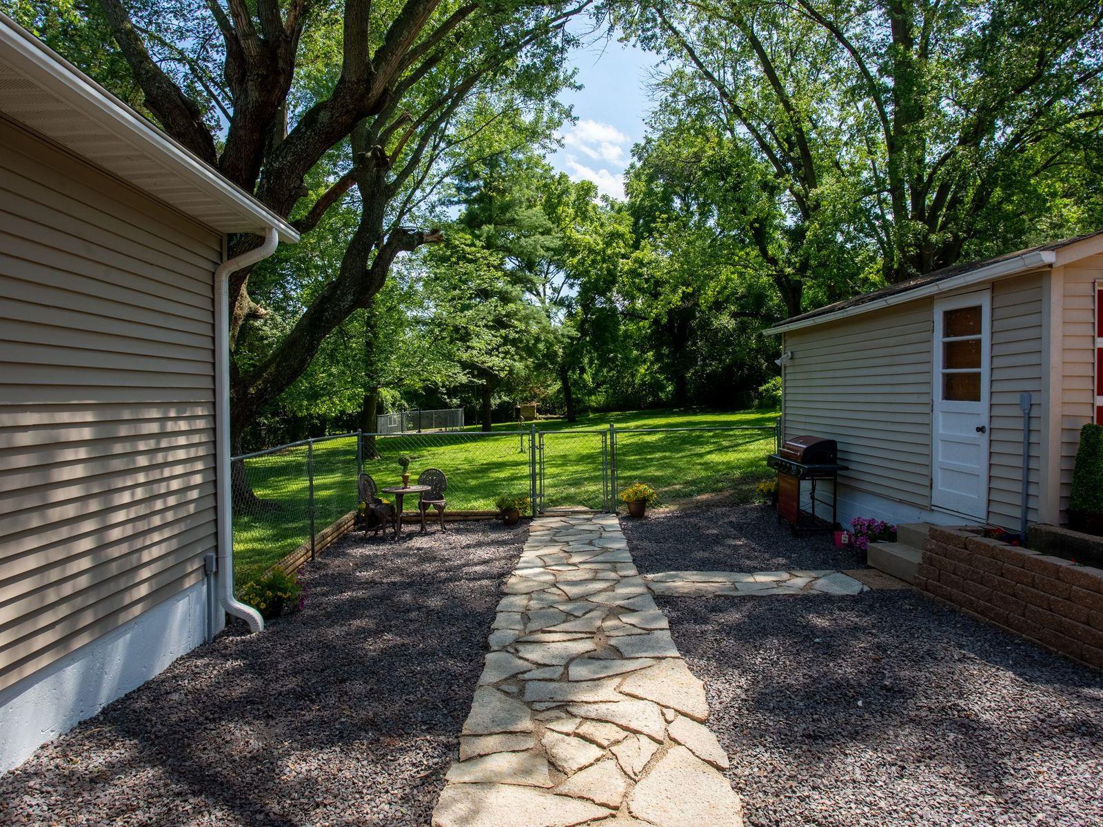 319 Summit Road Fenton, MO 63026 - Photo 10 of 56 Gallery Image 10