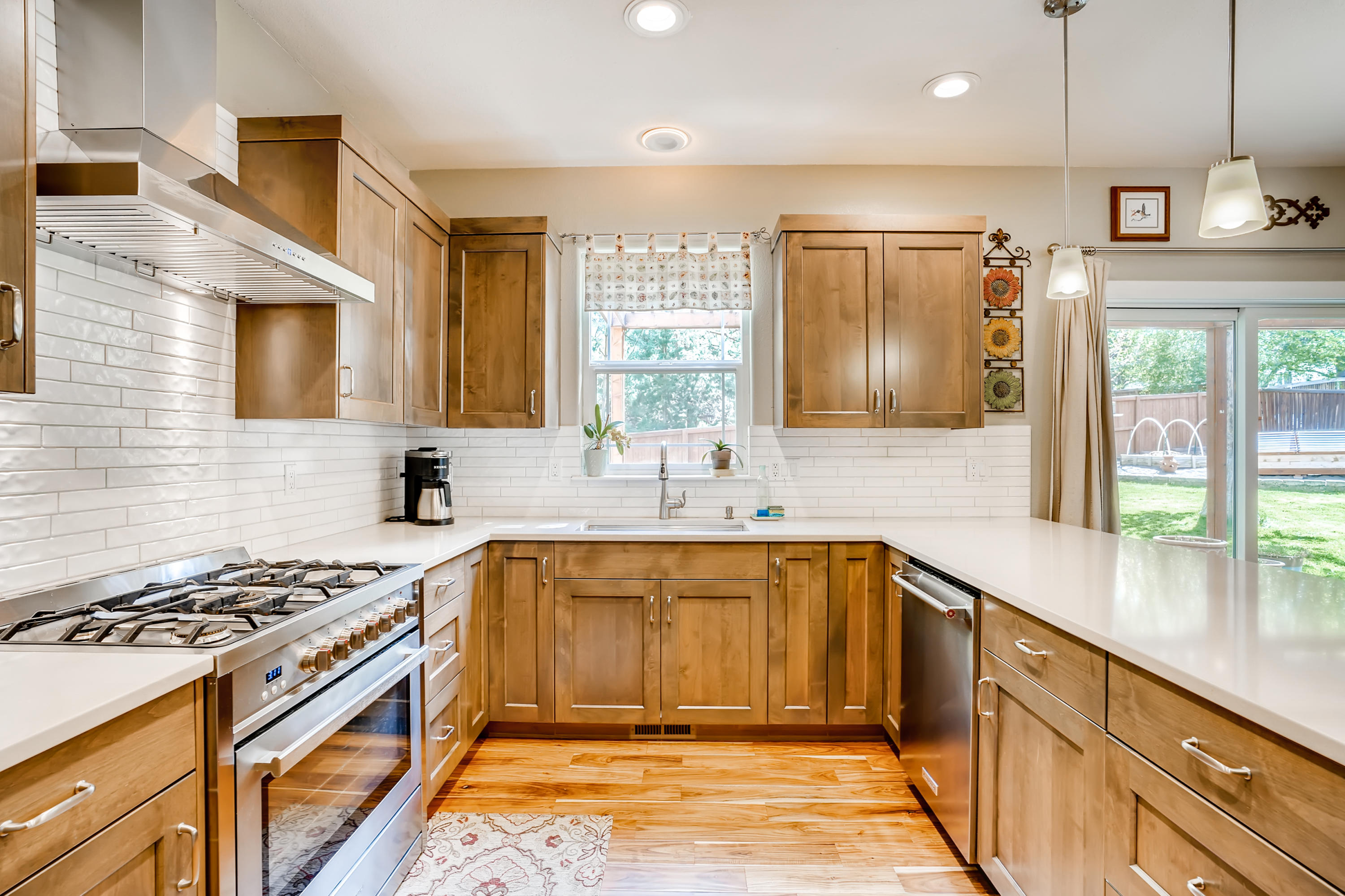 19931 Powers Road Bend, OR 97702 - Photo 10 of 26 22 Kitchen