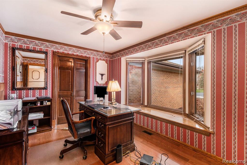 26032 Steele Road Farmington Hills, MI 48331 - Photo 18 of 38