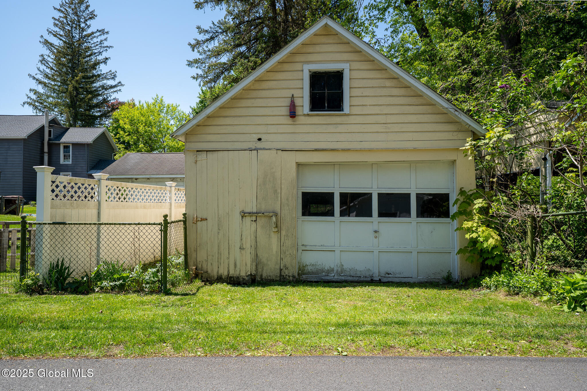 8 Pine Ridge Place Bethlehem, NY 12054 - Photo 23 of 23 34