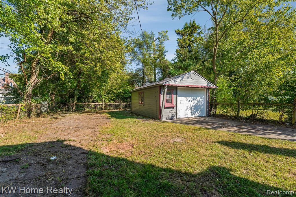 19480 Edinborough Road Detroit, MI 48219 - Photo 31 of 33