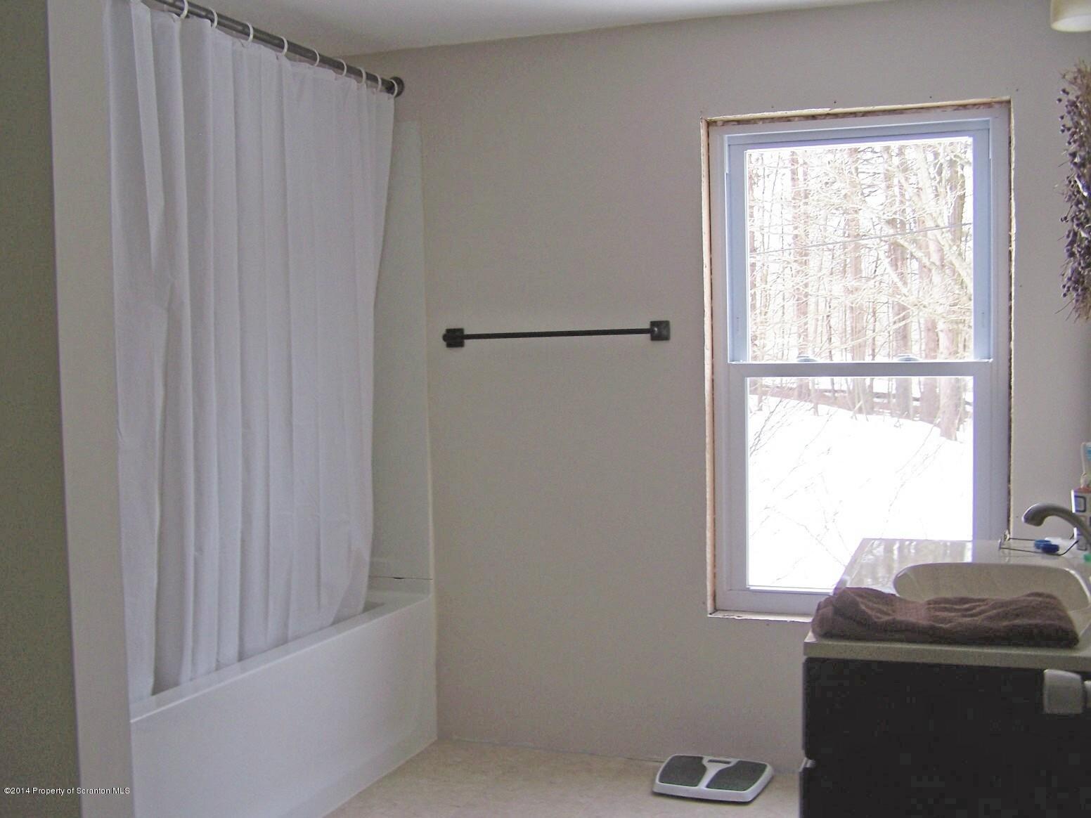 279 Tulip Road Harveys Lake, PA 18618 - Photo 10 of 31 Gallery Image 10