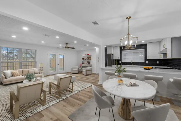 $299,999 | 17614 Heritage Bay Drive, Webster, TX 77598