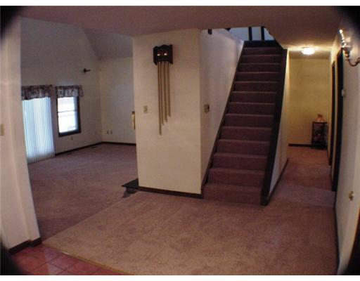 3 Ridgeview Lane Clinton, PA 15026 - Photo 6 of 18 Other. Looking from the entry to the sunken living room, steps to the loft and hall to bedrooms. NEW NEUTRAL CARPET