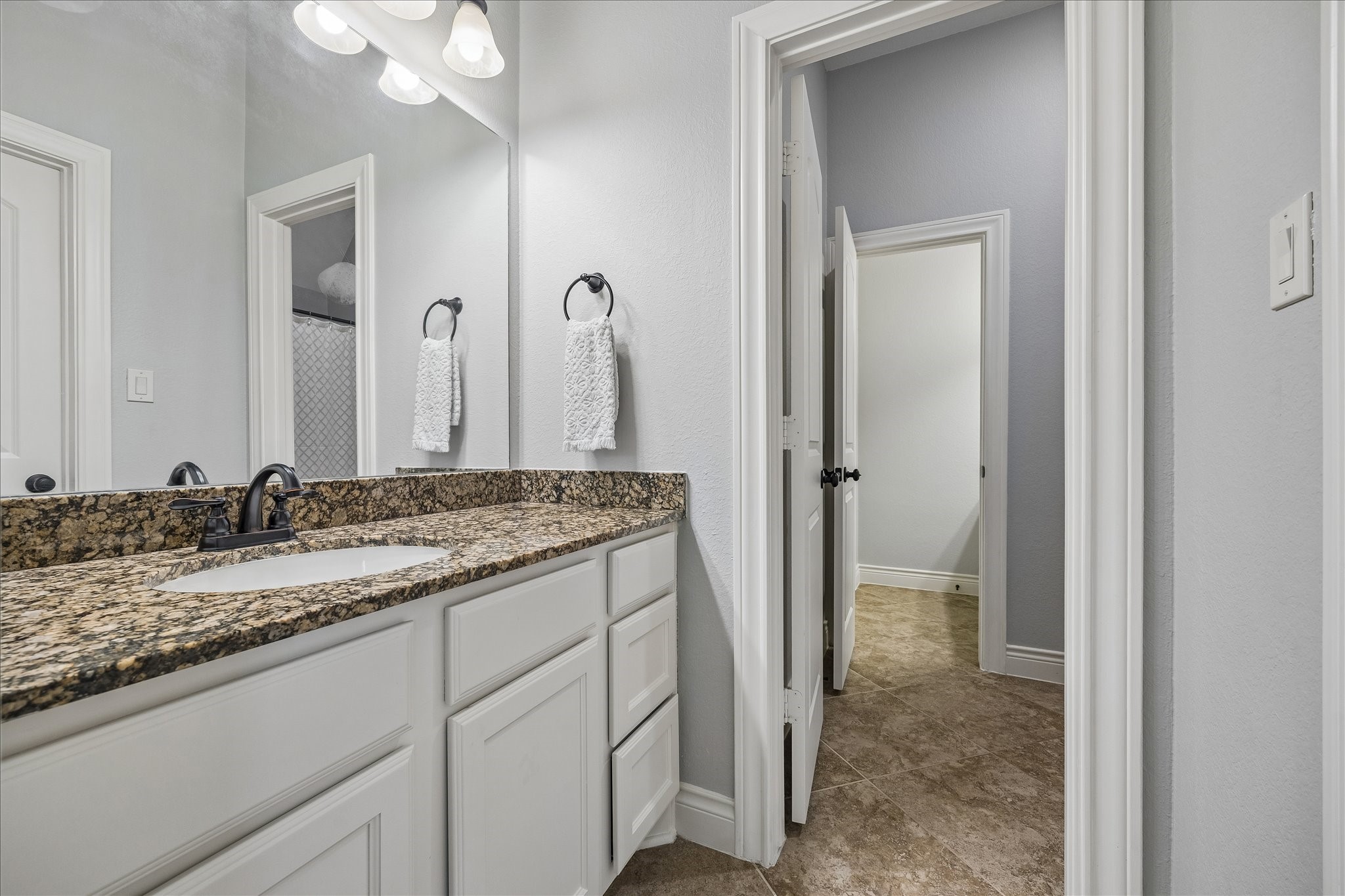 1616 Hewitt Drive Houston, TX 77018 - Photo 21 of 44 Well designed bath layout provides plenty of counter space and easy access from nearby bedrooms.