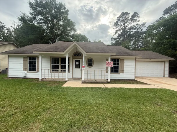 $1,800 | 174 East Sunset Drive, Onalaska, TX 77360