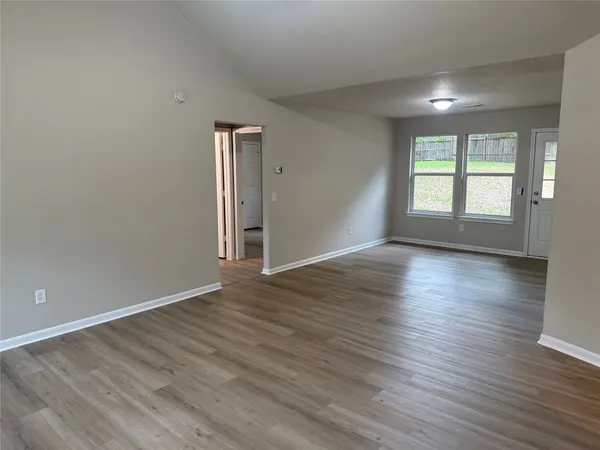 $1,800 | 174 East Sunset Drive, Onalaska, TX 77360