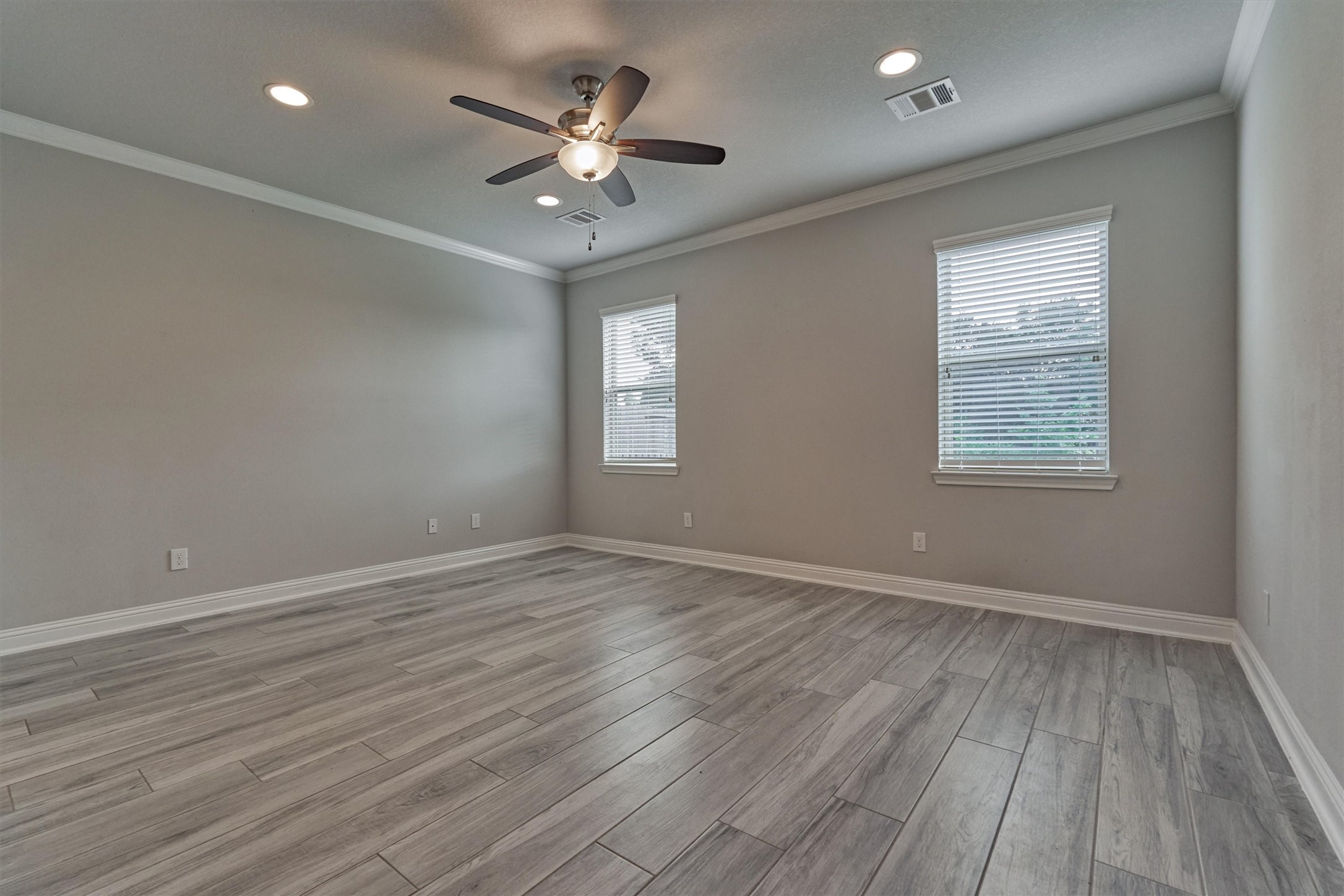 180 Racetrack Lane Montgomery, TX 77356 - Photo 21 of 46 Spacious primary suite.