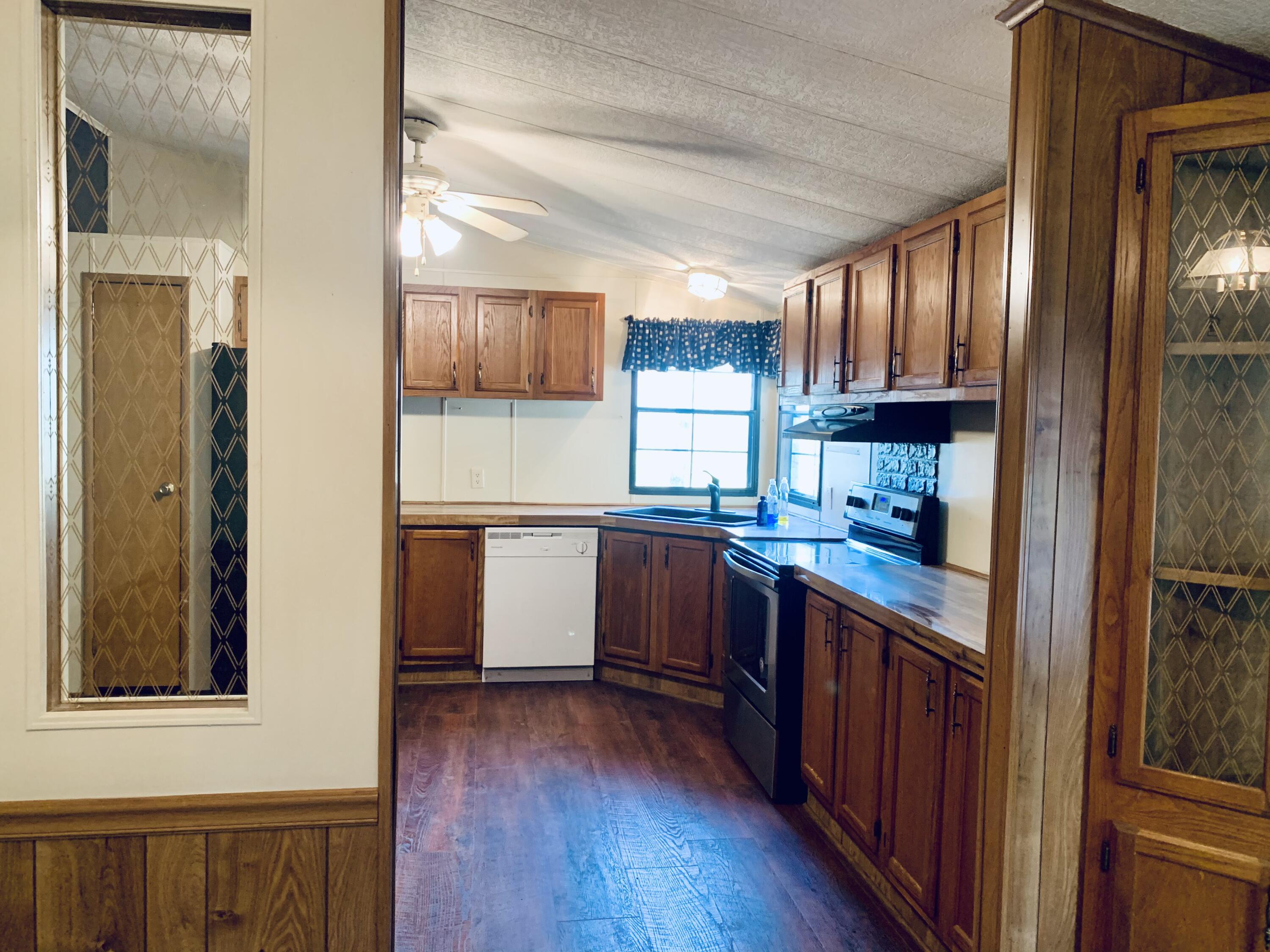 333 Rugby Road Crossville, TN 38558 - Photo 8 of 24 70CCCE36-1812-40E3-B3B1-5D2CE00557AA