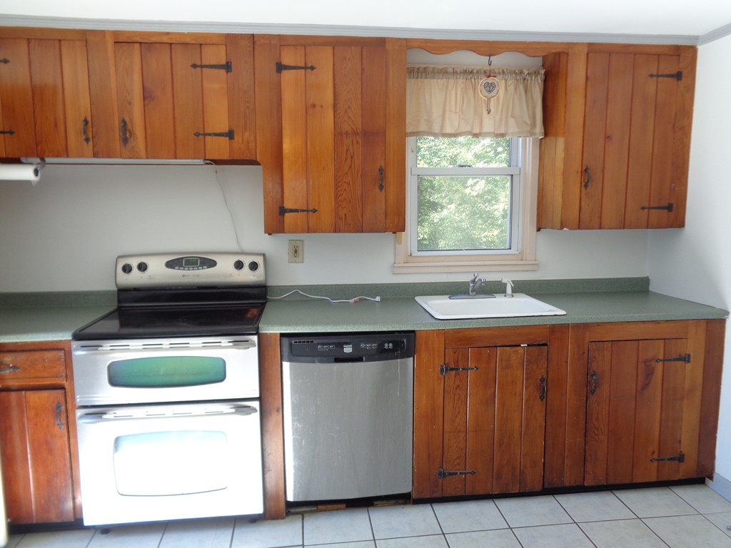 24 Chestnut Hill Road Oxford, MA 01537 - Photo 2 of 8